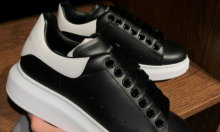 Finte scarpe Alexander Mc Queen: la denuncia di una consumatrice